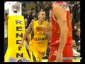 Grandissima giocata di Anthony Carter. Rimbalzo e lancio lungo. Rick Apodaca ringrazia e segna.