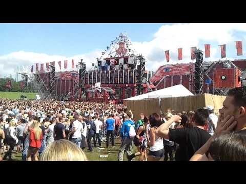 Ran D Q Base 2011 CD - Just to let people know it goes hard at Defqon.1 :D.