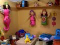 デザイナーはこの会社のオーナーでエミリーという女性。マニラ市内から１時間程郊外へ行った閑静な住宅にある小さな工場で製作されています。ヨーロッパをこよなく愛し、いまやオーナー自身の名前がブランドとなっているエミリードール。一部日本での販売も始まっています。贅沢な感性を十分に活かし世の中に楽しく幸せな感覚をもたらしてくれる事でしょう。これからの展開が楽しみです！