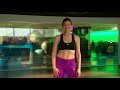 qui ne r�ve pas des jambes fusel�es de blake lively ? cette semaine, lucile vous propose des exercices pour affiner vos jambes et vous sculpter des gambettes...