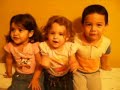 isabella ,rebeca e lucas cantando com amor com fervor