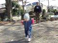 videos de 2008-11-23 Ella is walking in a park.MOV