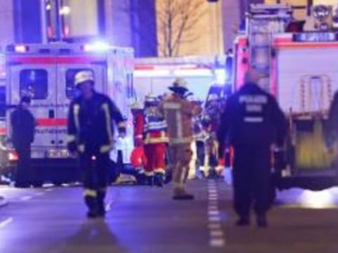 Attentat: Breitscheidplatz Berlin - Lkw rast in den W ...