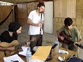 PERU. Música en la calle. Dos franceses tocan jazz gitano PERU. Música en la calle. Dos franceses tocan jazz gitano