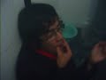 fumando en el baño ctm !!