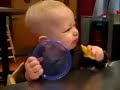 sevimli limon yiyen bebek sevimli limon yiyen bebek