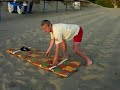 steph nous fait le cam�l�on perdu sur une plage de marbella.  il est tout jaune p�le, mais c'est pas par mim�tisme, c'est son foie qui est un peu malade.