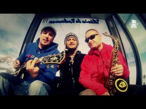 dubioza - Snimljeno u januaru 2013. u Orcières-u u Francuskoj za vrijeme jedne dugačke vožnje žičarom. Dubioza se vozila u dvije gondole, a sinhronizaciju snimka smo p...