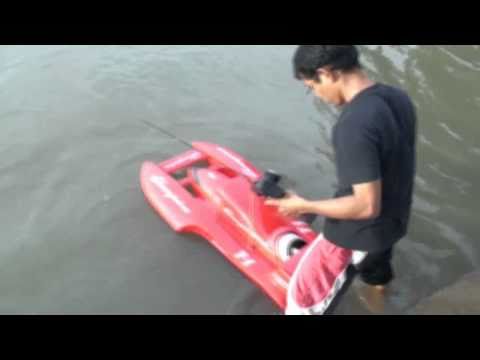 Watch RC Video: 'RC ACTION BOAT GASOLINE'