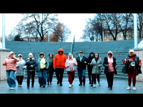 Wygraj Siebie x Konferansjer Michał Dudka - Wygrywamy... :: Utwór pt.: "Wygrywamy Siebie"Wykonanie: Członkowie Stowarzyszenia Wygraj Siebie* oraz Konferansjer Michał DudkaTekst: Krystyna Przewłocka, Michał DudkaProdukcja muzyczna: Kuba KleinschmidtProdukcja wideo: Jakub Schwarz - Czarny ProductionsMuzyka: https://pixabay.com/pl/music* w kolejności rapowania: Krystyna Przewłocka, Anna Smykowska, Nina Nyczka, Jadwiga Chechelska, Wanda Łazik, Bożena Kmietczyk, Urszula Rynowiecka, Wanda Rembelska, Zdzisława Białasik, Jerzy Mikołajczak, Teresa Rękosiewicz, Karol Solnicki--Zadanie w inicjatywie pt. ?Aktywnie z radością? realizuje Grupa nieformalna pn. Słyszalni, wraz z Patronem Stowarzyszeniem Wygraj Siebie w ramach ?Wielkopolskich Małych Inicjatyw? - projektu sfinansowanego przez Narodowy Instytut Wolności ? Centrum Rozwoju Społeczeństwa Obywatelskiego ze środków Rządowego Programu Operacyjnego NOWEFIO - Fundusz Inicjatyw Obywatelskich na lata 2021-2030?. Fundacja "Merkury", Stowarzyszenie Trzeźwości w Odolanоwie Centrum Integracji Społecznej, Wielkopolska Rada Koordynacyjna Związek Organizacji Pozarządowych. Koordynatorka zadania: Teresa Rękosiewicz Opiekun merytoryczny: Michał Dudka