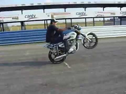 moto piruetas