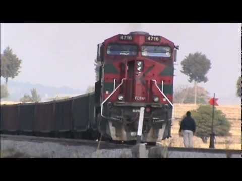 ES44AC - Lunes 25 de Marzo 2013 8:45am Que onda y Buenas Ferroaficionados aqui les traigo el Metalero de Ferrosur rumbo sur despues de librar el Local con las C30-7. ...