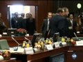 Berlusconi guarda il fondoschiena della premier danese helle Thorning-Schmidt