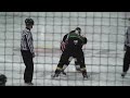 combat entre marc-olivier d'amour des 3l de rivi�re-du-loup et guillaume coud�-tremblay du hc carvena de sorel-tracy.