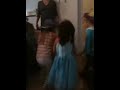 Dansen op verjaardagsfeestje, vinz als engel