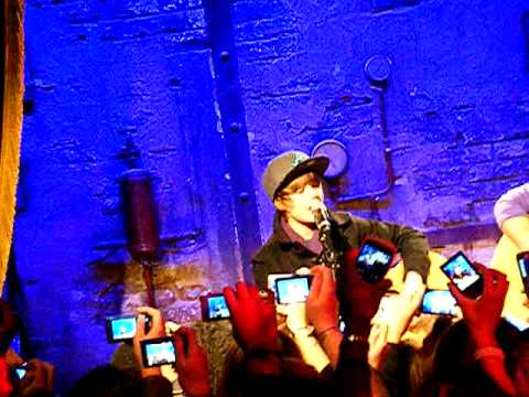 Justin Bieber in Paris, in private concert to Jamel comedy club