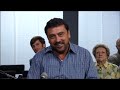 Con el culo al aire - Los vecinos del camping dan la cara para que Sandra se quede