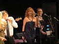 annie philippe au petit journal de montparnasse: un triomphe!
l'�poustouflante annie philippe a mis le feu au petit journal!