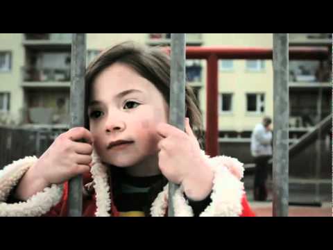 Une petite fille va pourrir un mariage en 5 secondes  A voir