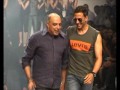 Akshay unzips at the Lakme Fashion Week