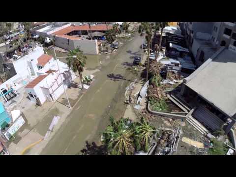 Cabos - Una parte de los daños causados por el paso del huracán ODILE en Cabos San Lucas. Deseamos de corazón que muy pronto atraviesen esta prueba y todo BCS se lev...