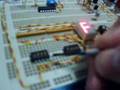 Display 7+P con intensidad variable.