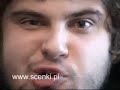 \"Seryjny morderca\" w trakcie skecz z Rydzykiem w tle