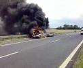 Pozar samochodu Passat na A4 przed zjazdem Wroclaw WSCH