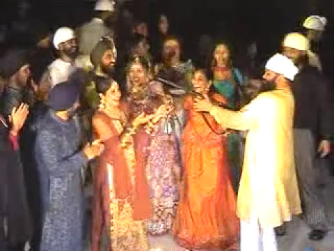 Daler Mehndi and Mika at Sikh/Punjabi Wedding Party.