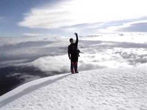 Nevado - Vista desde la cumbre (5215 m.s.n.m.) a las 7:30 a.m. del domingo 7 de enero de 2007. Se pueden ver el Paramillo del Quindio, el Nevado de Santa Isabel, el C...