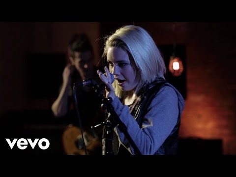 Bea Miller - Dracula (Live from Serenity Studios)