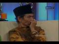 wanita makan daging mentah