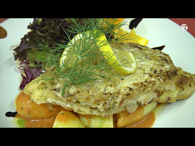 Zanderfilet unter einer Sauerkraut-Thymian-Kruste an Lauchkartoffeln