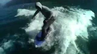 Faire du surf tout seul