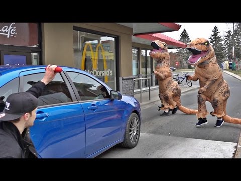 T-REX RUNNING MAN CHALLENGE (PUBLIC PRANK)