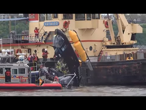 New York: Hubschrauber stürzt in den Hudson River