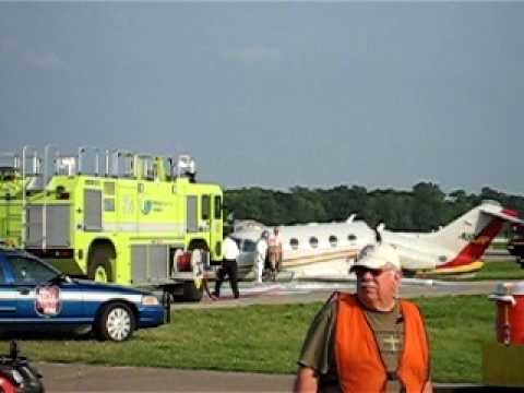 Testigo muestra imágenes del avión que se partió en dos en Winsconsin