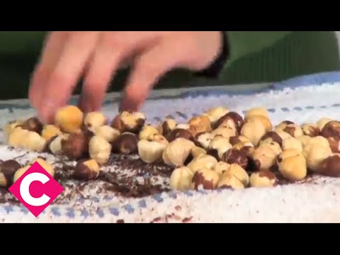 how to de skin hazelnuts