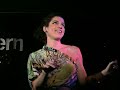 Giana Viscardi canta 