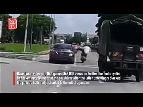 Road rage fail: Motorcyclist kicks car door after failed overtake and ...