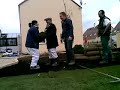 val�rie pose du gazon en plaques...