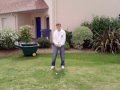 Jimmy entrain de jouez au golf