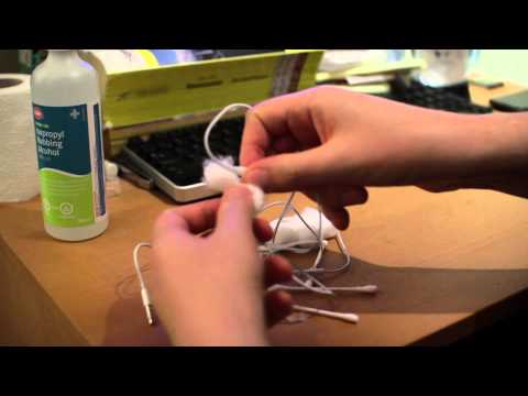 how to unclog apple headphones