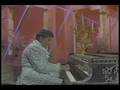 Liberace-1985-playin