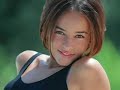 this is a small tribute to the most gorgeous, vivacious and beautiful  girl that i have ever seen, whose smile is like first ray of sunlight, whose voice is like of a night angle....
to my alizee........
