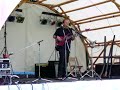 Thodde Gysen plays funky didge and bass at Didge-Village