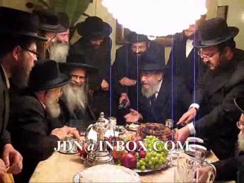 Satmar Rebbe Visits Rabbi Landau Chief Rabbi of Bnei Berak during his stay in Boro Park
