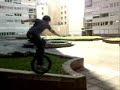 Voici ma toute premiere vidéo de monocycle avec uniquement du trial (si on peut apeller sa comme sa^^)