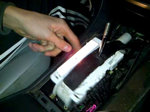 how to eject cd from chrysler 300