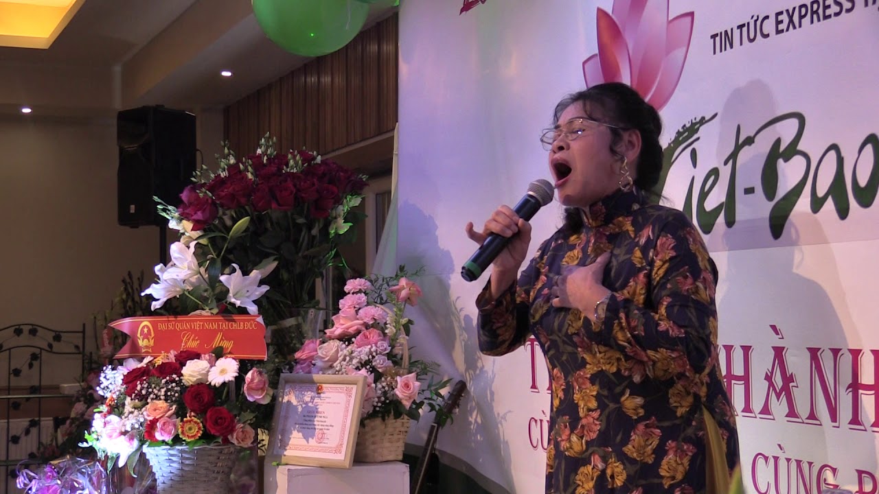 MÓN QUÀ CỦA CHỊ MINH MAI TẠI LỄ KỶ NIỆM VIET-BAO.DE TRÒN 5 TUỔI